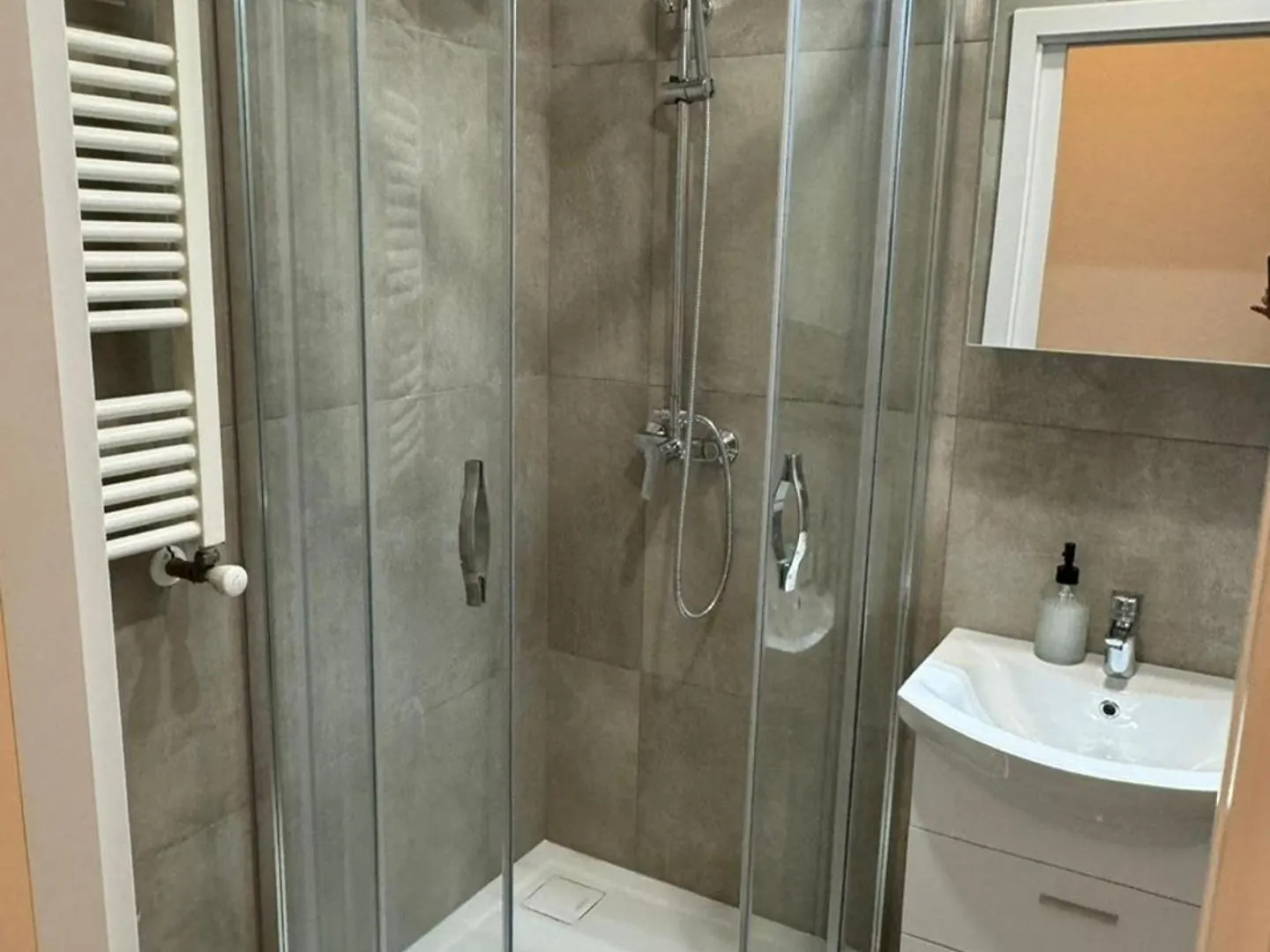 Cool Apartment With Small Balcony Near Florenc Praga