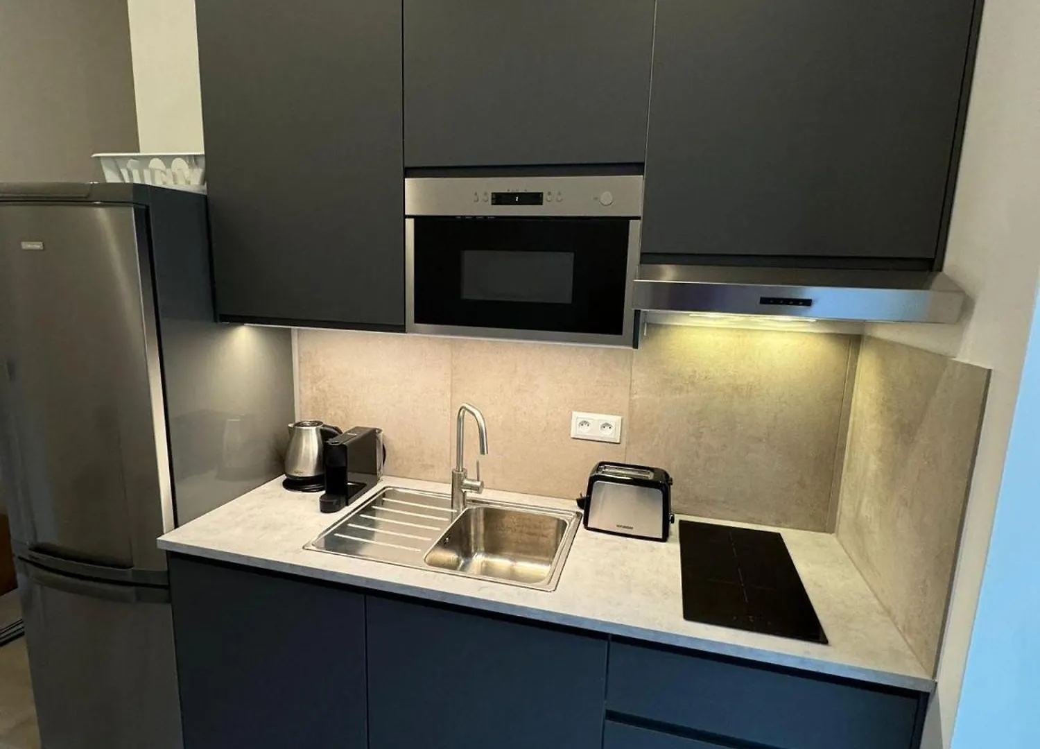 Cool Apartment With Small Balcony Near Florenc Praga